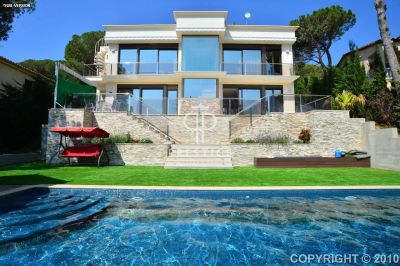4 bedroom Villa for sale in Platja d