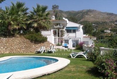 4 bedroom Villa for sale with sea view in Mijas, Andalucia