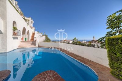 4 bedroom Penthouse for sale with sea view in La Heredia, Benahavis, Andalucia