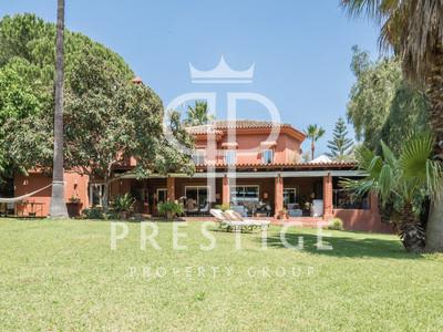 5 bedroom Villa for sale in Nagueles, Marbella, Andalucia