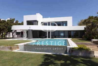 6 bedroom Villa for sale with sea view in Los Monteros, Marbella, Andalucia