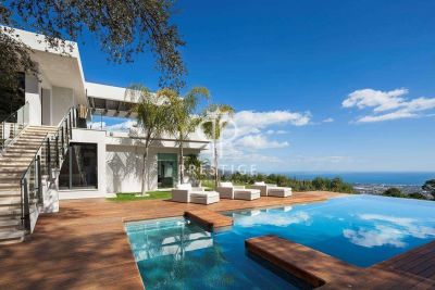 5 bedroom Villa for sale with sea and panoramic views in La Zagaleta Golf, Benahavis, Andalucia