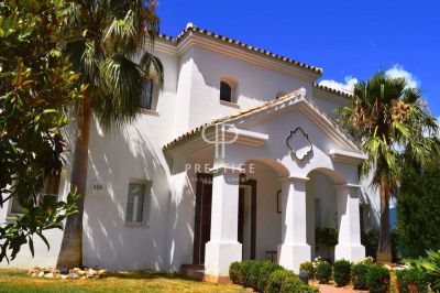 4 bedroom Villa for sale with sea and panoramic views in Istan, Andalucia