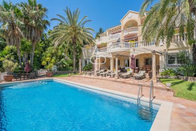 5 bedroom Villa for sale with sea and panoramic views in Cascada de Camojan, Marbella, Andalucia