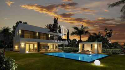 5 bedroom Villa for sale with sea view in Marbella, Andalucia