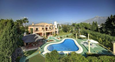 5 bedroom Villa for sale in Puerto Banus, Andalucia