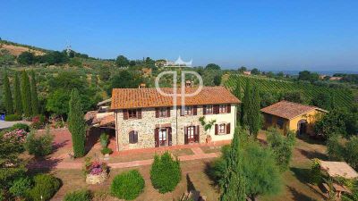 7 bedroom Villa for sale with countryside and panoramic views in Montaione, Tuscany