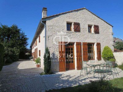 Renovated 4 bedroom Farmhouse for sale in Saint Pierre de Juillers, Poitou-Charentes