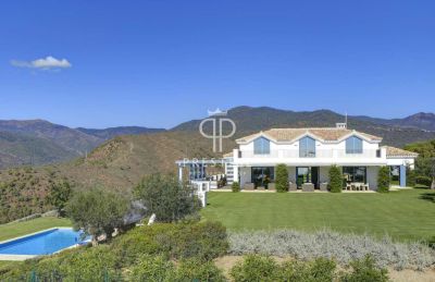 5 bedroom Villa for sale with panoramic view in Monte Mayor Golf Resort, Marbella, Andalucia