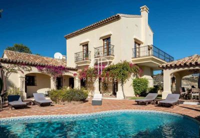 5 bedroom Villa for sale with sea view in La Quinta Golf, Benahavis, Andalucia