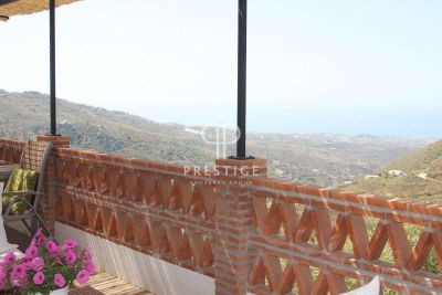 Bright 3 bedroom Villa for sale with sea view in Arenas, Andalucia