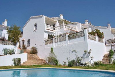 Bright 3 bedroom Townhouse for sale with panoramic view in Competa, Andalucia