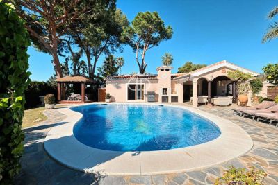 4 bedroom Villa for sale with sea view in Elviria Park, Marbella, Andalucia