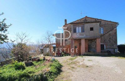 Character 3 bedroom Farmhouse for sale with countryside view in Pomarance, Tuscany