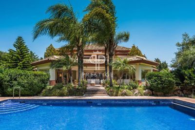 7 bedroom Villa for sale with sea view in Guadalmina Baja, San Pedro de Alcantara, Andalucia