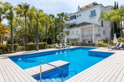 3 bedroom Apartment for sale with sea view in Las Terrazas de Puente Romano, Marbella, Andalucia