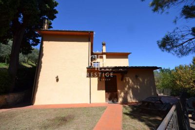 Refurbished 4 bedroom Villa for sale with panoramic view in Cetona, Tuscany