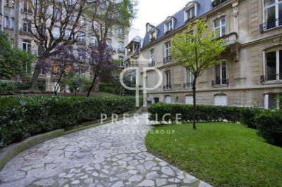 Historical 3 bedroom Apartment for sale in Passy, Paris-Ile-de-France