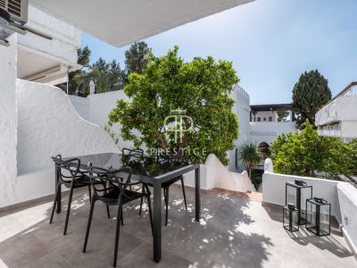 3 bedroom Apartment for sale in Nueva Andalucia, Andalucia