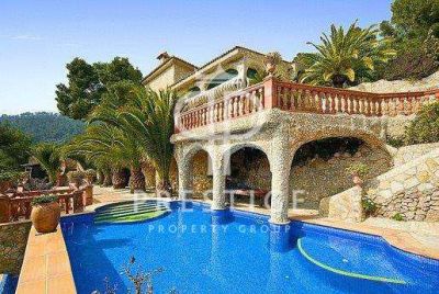 Luxury 4 bedroom Villa for sale with sea view in Genova, Mallorca