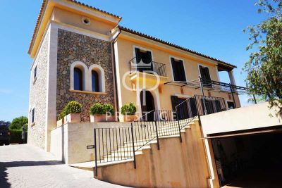 Inviting 5 bedroom Villa for sale in Es Capdella, Mallorca