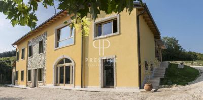 5 bedroom Farmhouse for sale with countryside and panoramic views in Verona, Veneto