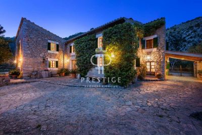 Authentic 6 bedroom Farmhouse for sale in Selva, Mallorca