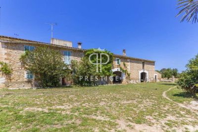 Historical 5 bedroom Farmhouse for sale with countryside view in Selva, Mallorca