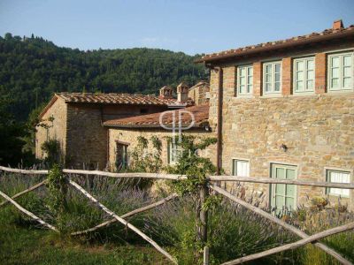 10 bedroom Villa for sale with countryside and panoramic views in Valdarno, Tuscany