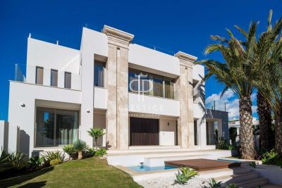 3 bedroom Villa for sale with sea view in Marbella, Andalucia