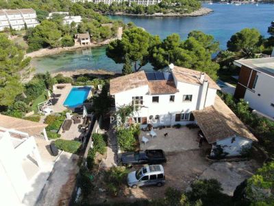Spacious 8 bedroom Villa for sale with sea view in Portopetro, Mallorca