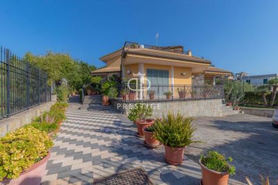 Authentic 5 bedroom Villa for sale with sea view in Augusta, Sicily