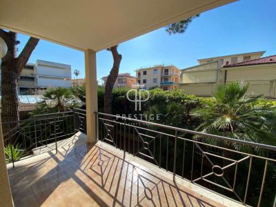 Bright 2 bedroom Apartment for sale in Bordighera, Liguria