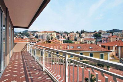 Bright 3 bedroom Apartment for sale in Imperia, Liguria