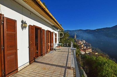 Beautiful 3 bedroom Villa for sale with panoramic view in Vallebona, Liguria