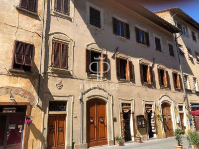 Authentic 3 bedroom Apartment for sale in Volterra Tuscany