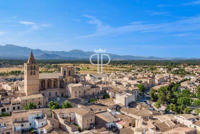 Character 8 bedroom Townhouse for sale with countryside view in Sineu, Mallorca