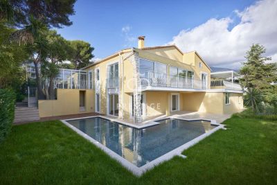 Renovated 4 bedroom Villa for sale with sea view in Roquebrune Cap Martin, Cote d