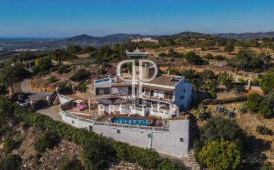 Renovated 5 bedroom Villa for sale with sea view in Estoi, Algarve