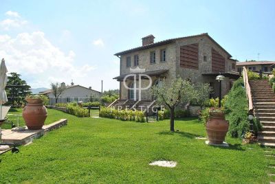 Refurbished 3 bedroom Apartment for sale with countryside view in Chianni, Tuscany