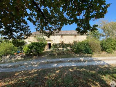 8 bedroom Farmhouse for sale with countryside view with Income Potential in Serignac Peboudou, Aquitaine