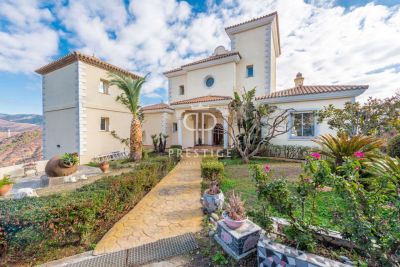 7 bedroom Villa for sale with sea view in Forest Hills, Estepona, Andalucia