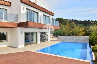 Designer 5 bedroom Villa for sale with panoramic view in Platja d