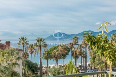 Bright 4 bedroom Apartment for sale with sea view in Cannes, Cote d