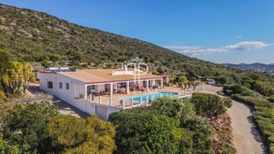 Beautiful 4 bedroom Villa for sale with sea view in Santa Barbara de Nexe, Algarve