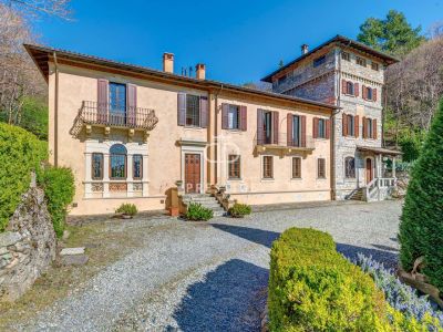 With Annex 8 bedroom Chateau for sale with countryside and panoramic views in Como, Lombardy