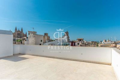 Refurbished 4 bedroom Penthouse for sale with sea view in Paseo Maritimo, Palma, Mallorca