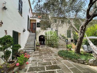 Character 6 bedroom House for sale in Orient, Mallorca