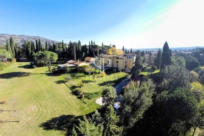 Character 8 bedroom Manor House for sale with panoramic view in Pescia, Tuscany