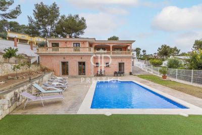 Spacious 4 bedroom Villa for sale in Palmanova, Mallorca